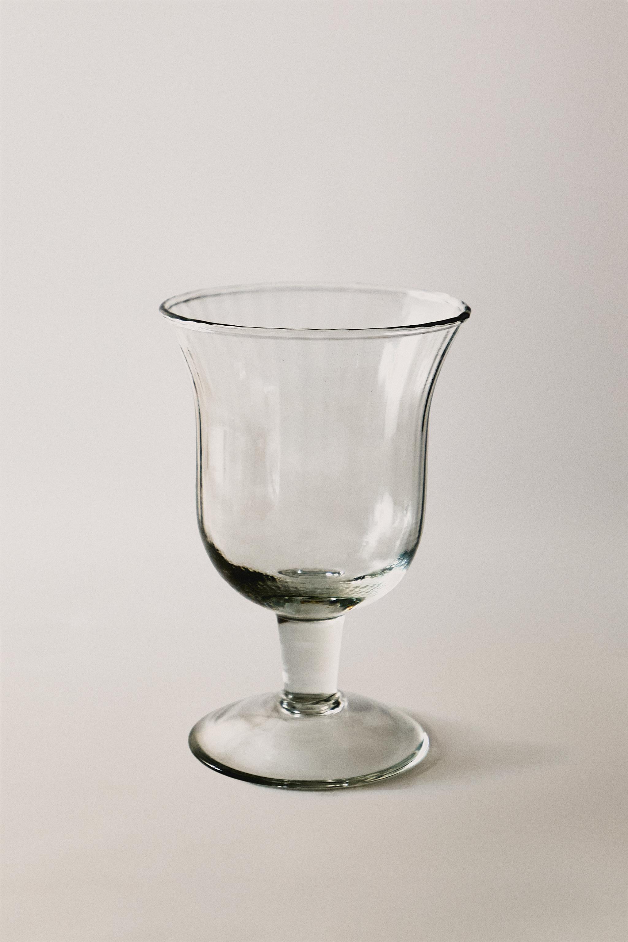 FACETED RAISED DESIGN WINE GLASS